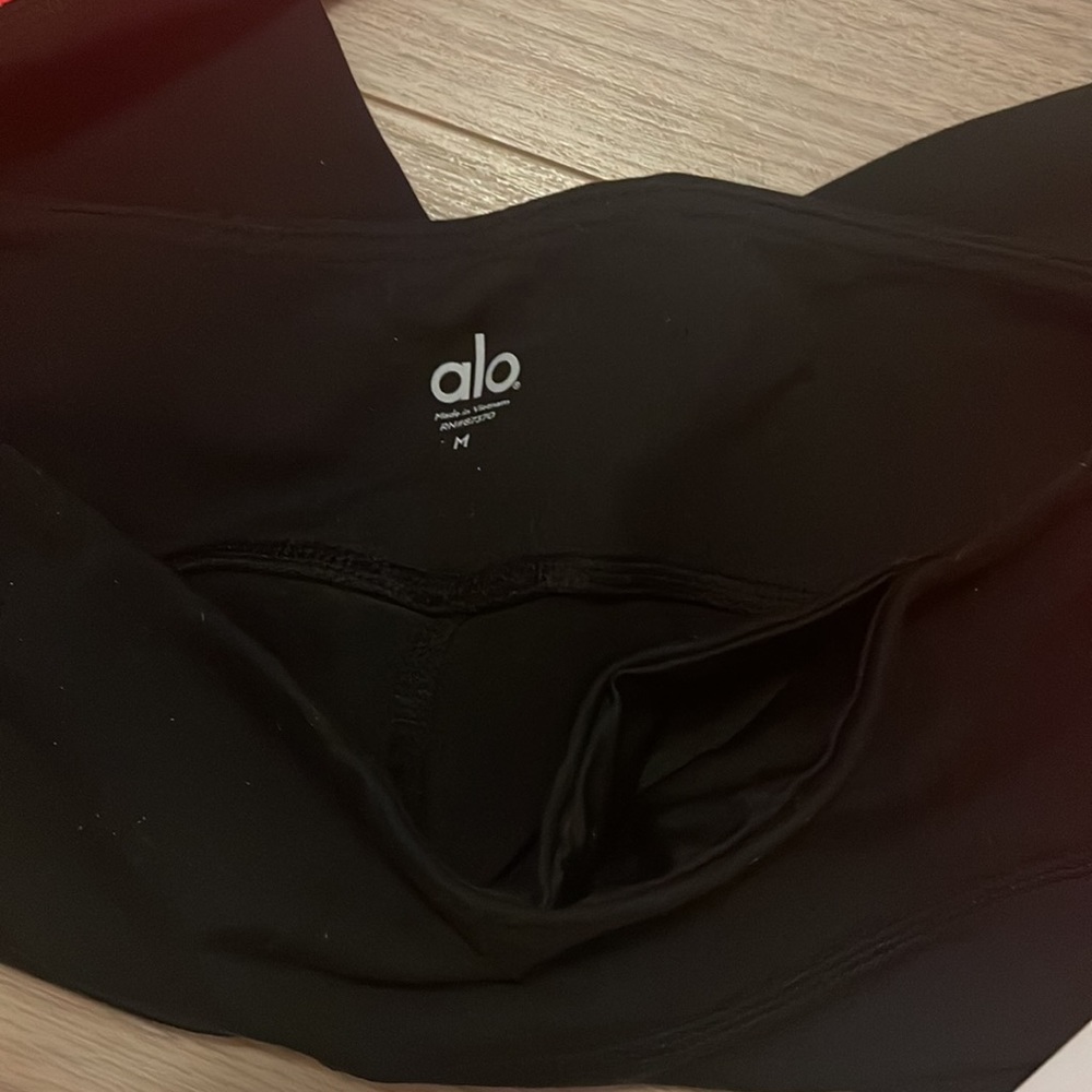 Alo pants - Picture 4 of 4